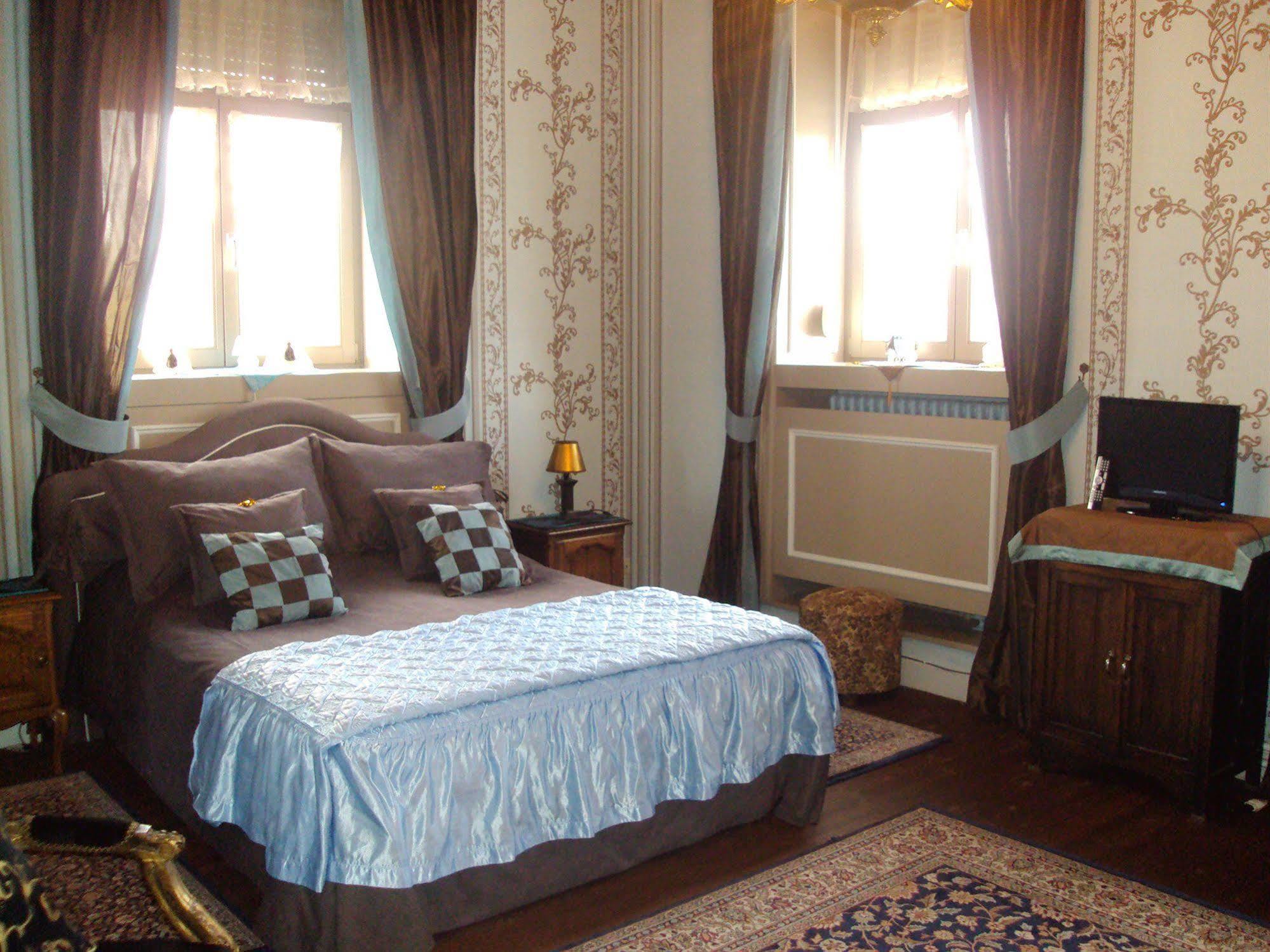 Bed & Breakfast De Vijf Zuilen 3*